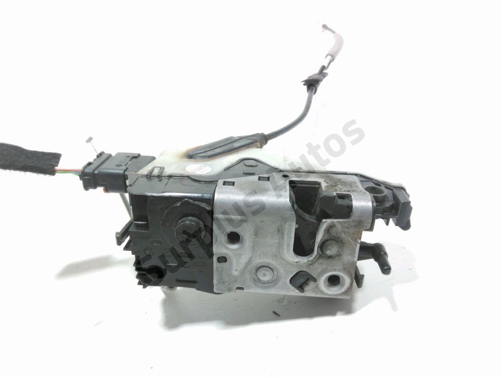 Serrure de porte avant droite