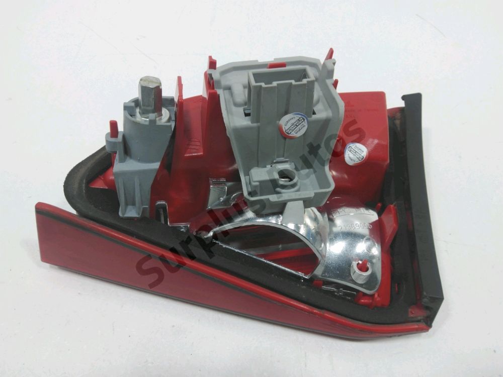 Feu arrière intérieur gauche