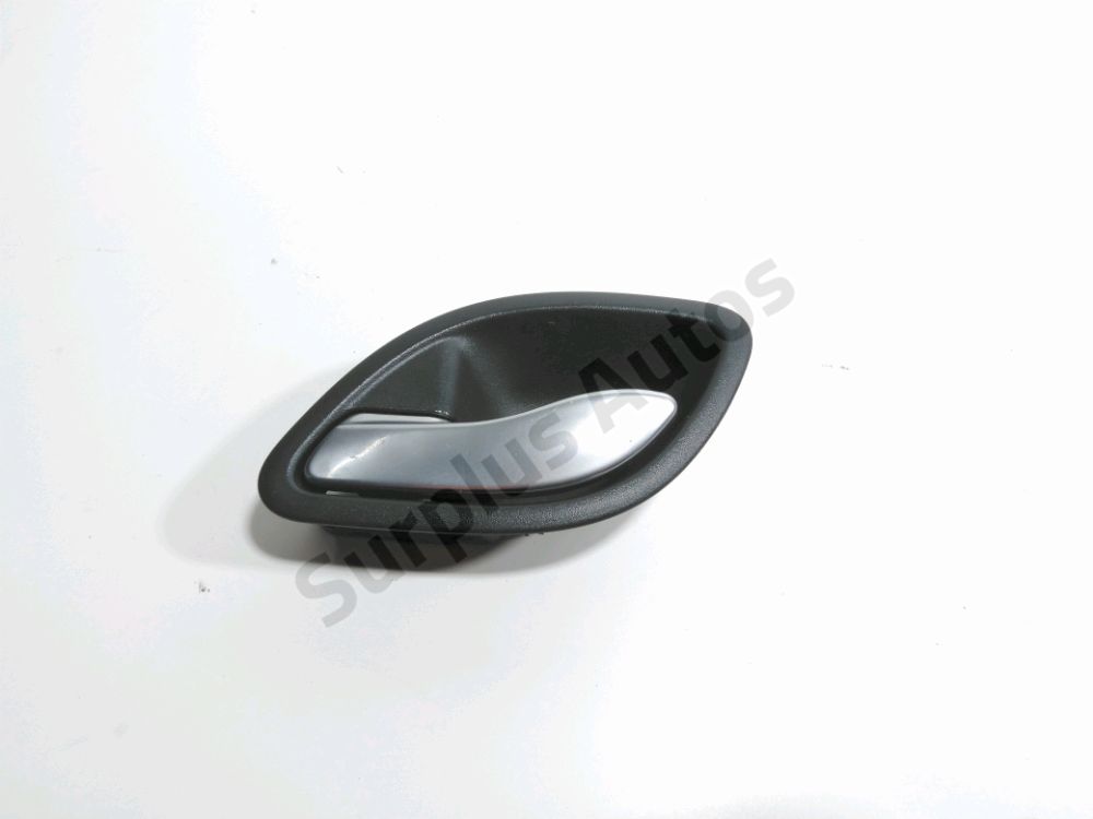 Poignee interieure porte avant gauche