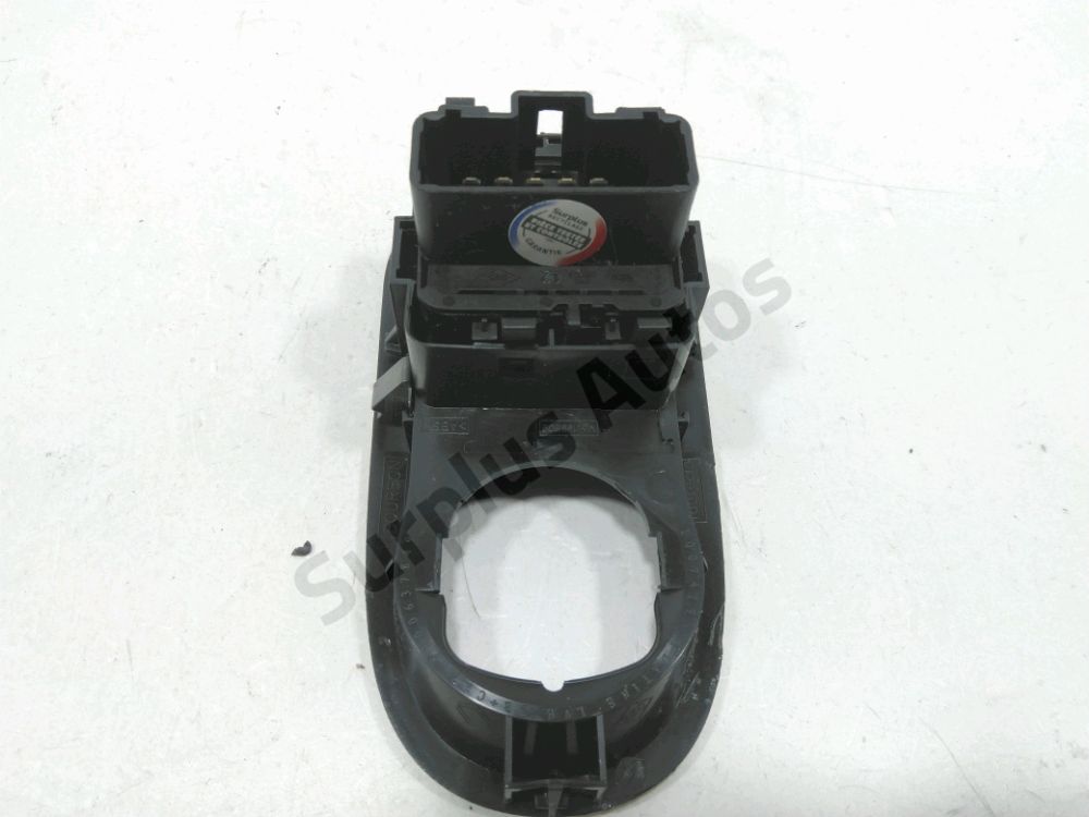 Commande lève-vitre avant gauche