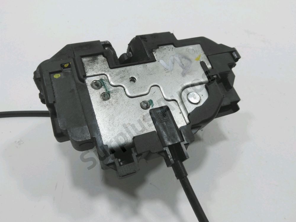 Serrure de porte avant droite