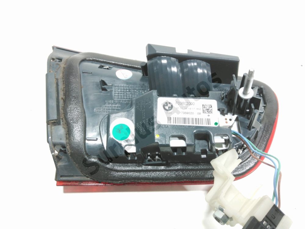 Feu arrière intérieur droit