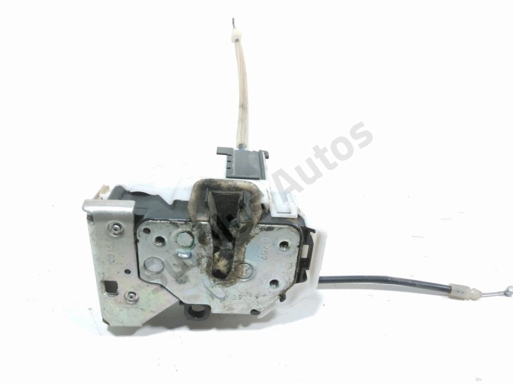 Serrure de porte avant droite