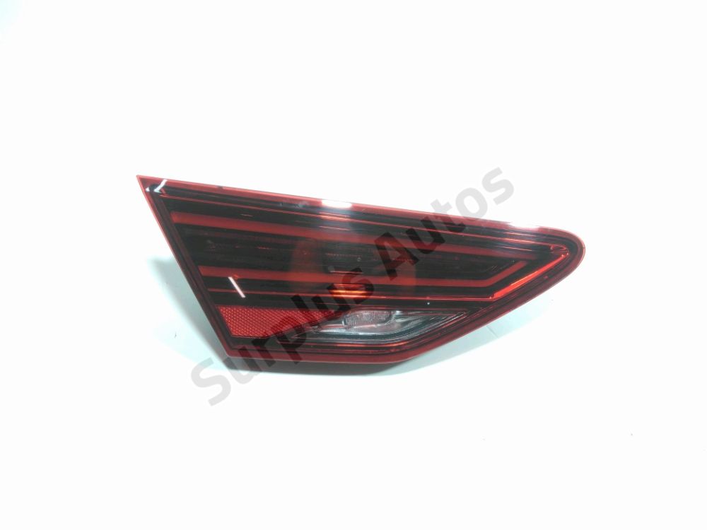 Feu arrière intérieur gauche