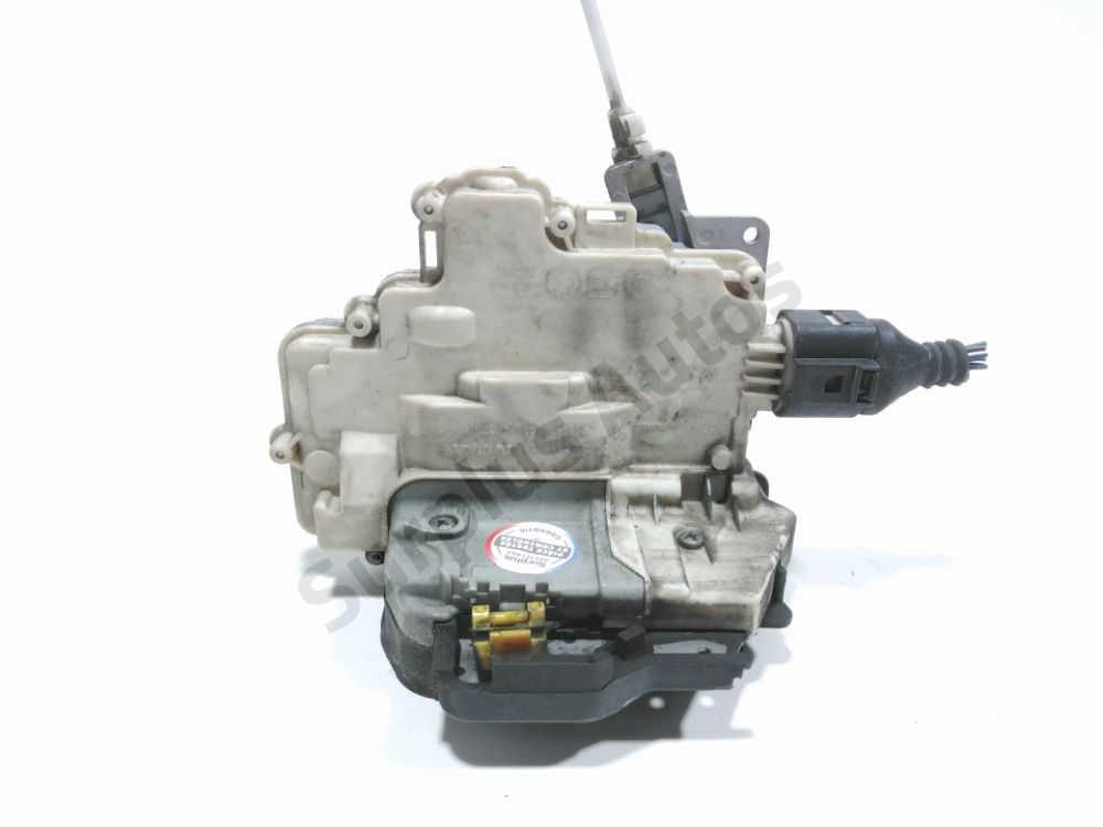 Serrure de porte avant droite