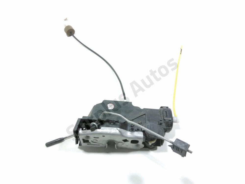 Serrure de porte avant droite