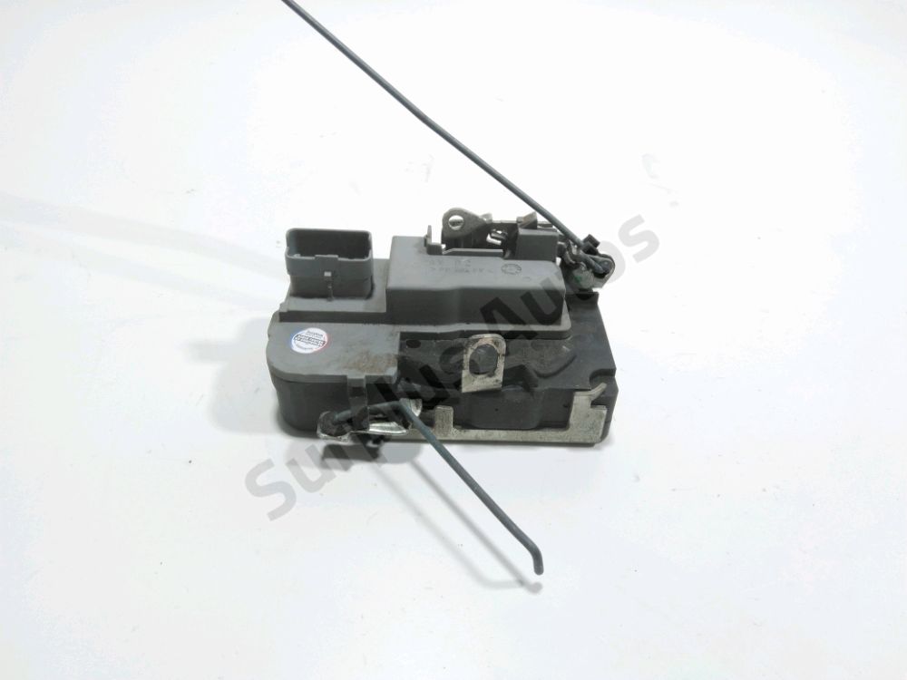 Serrure de porte avant droite