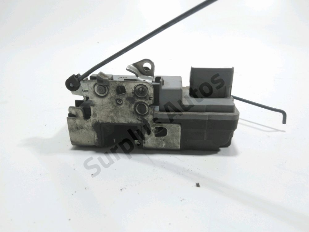 Serrure de porte avant droite