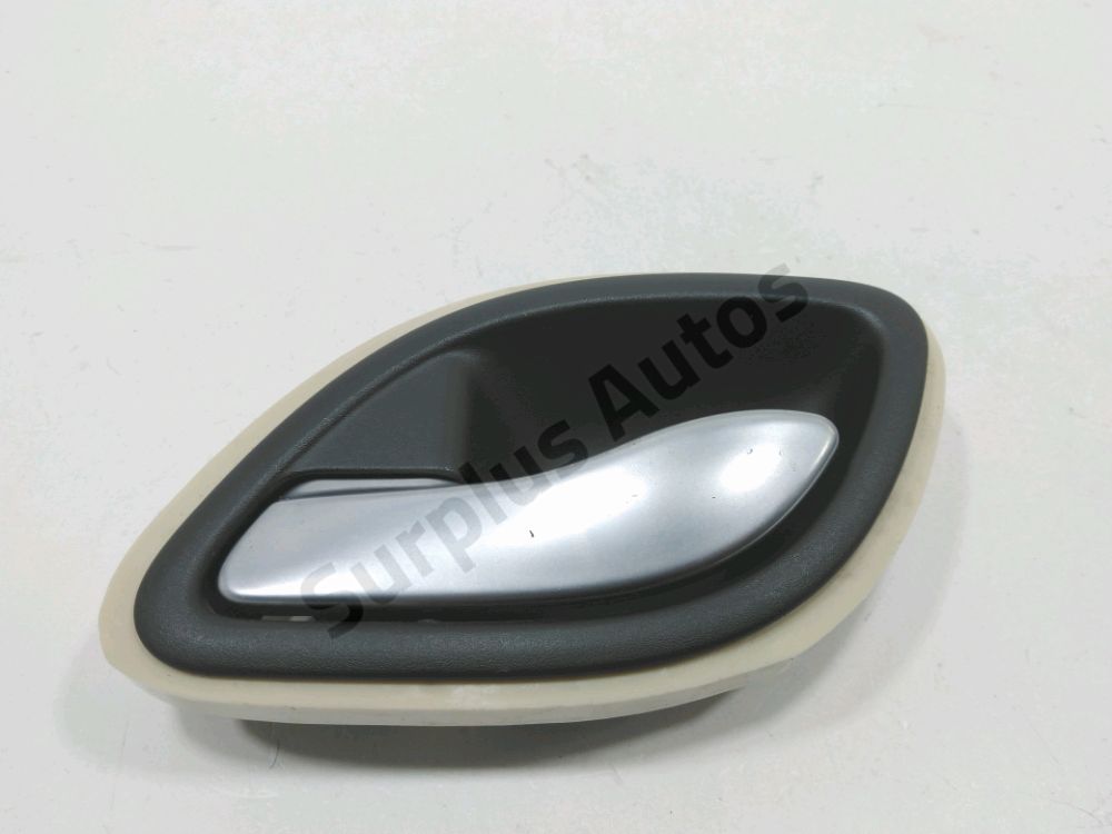 Poignee interieure porte arriere gauche