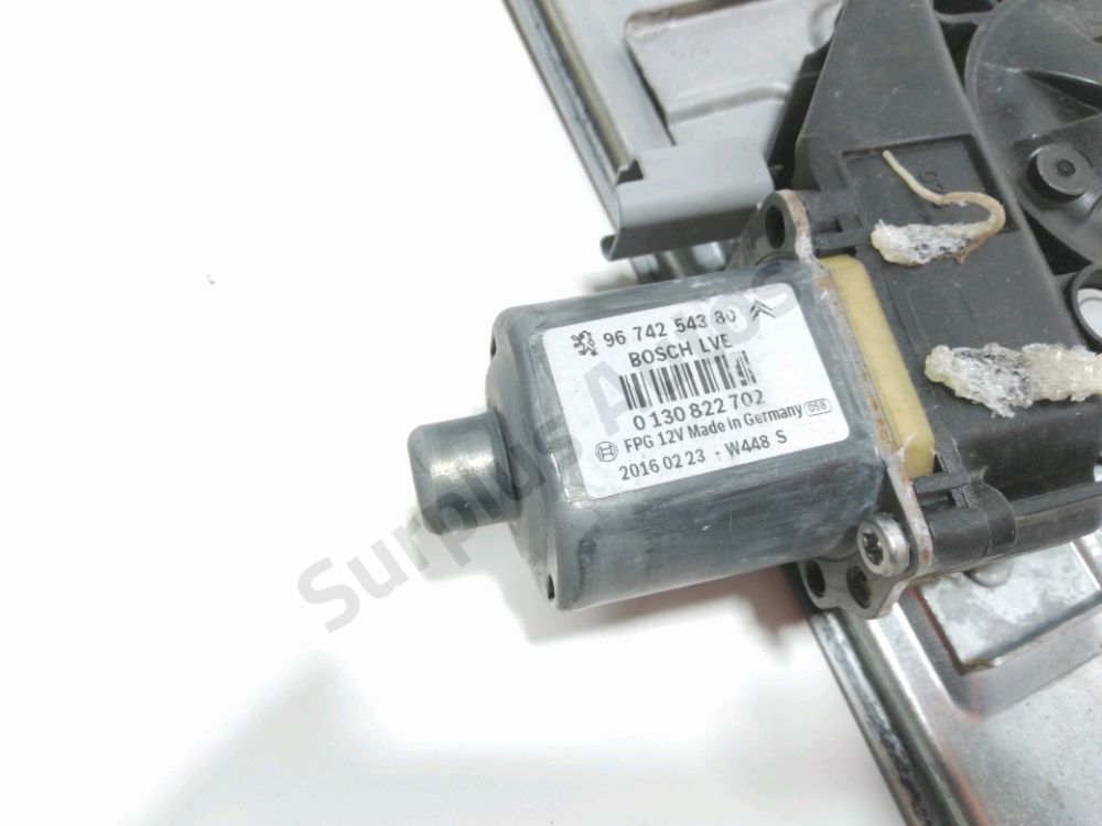 Lève-vitre électrique avant droit