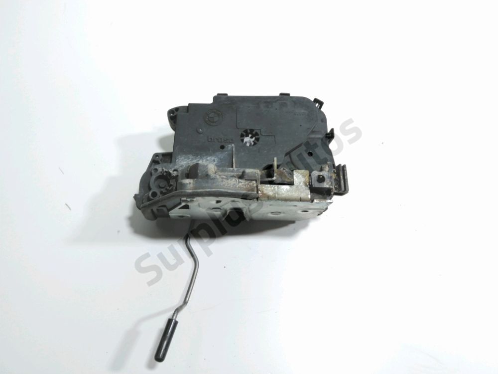 Serrure de porte avant droite