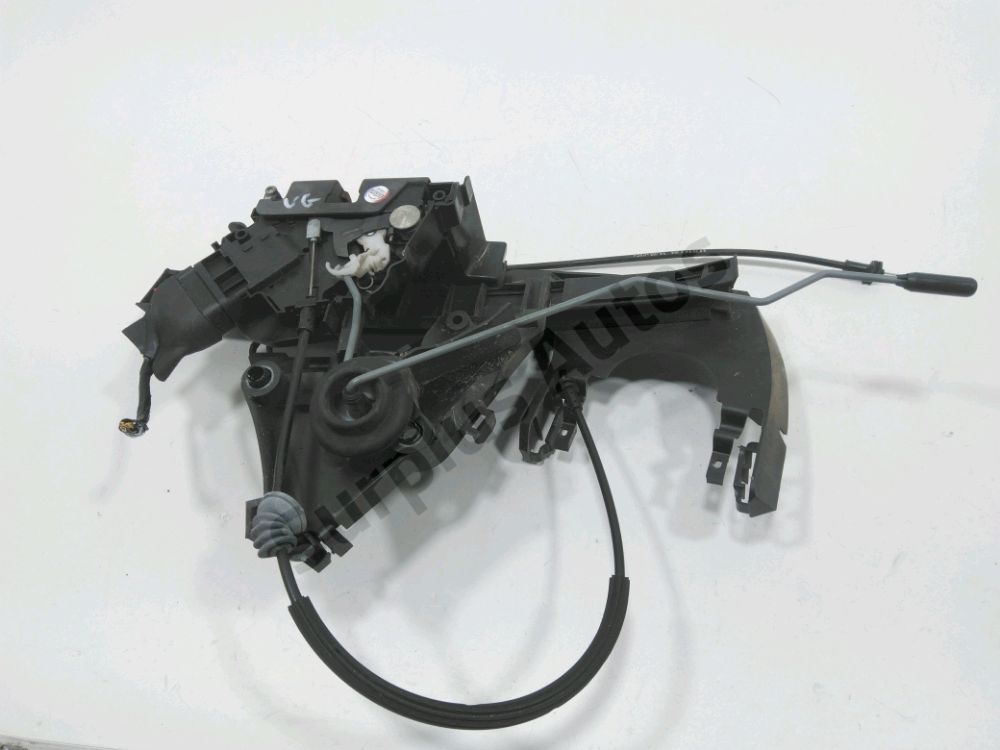 Serrure de porte avant gauche