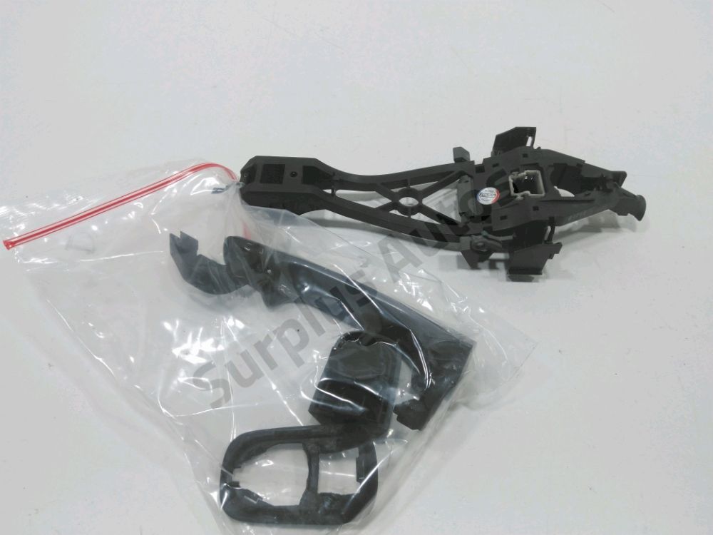 Poignee exterieure avant droite