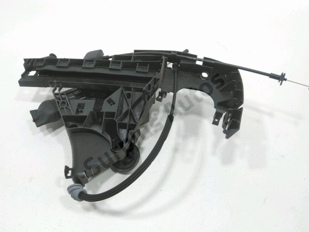 Serrure de porte avant droite