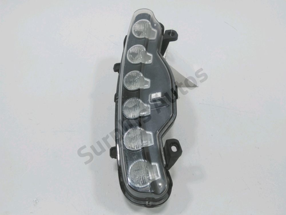 Feu diurne avant droit