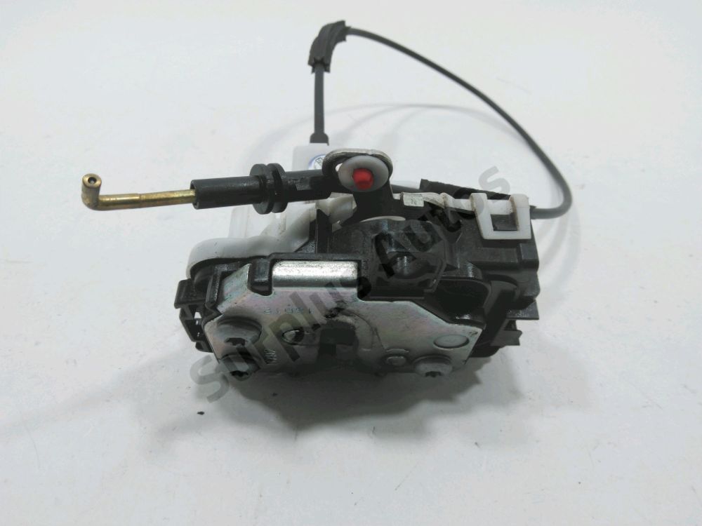 Serrure de porte avant droite