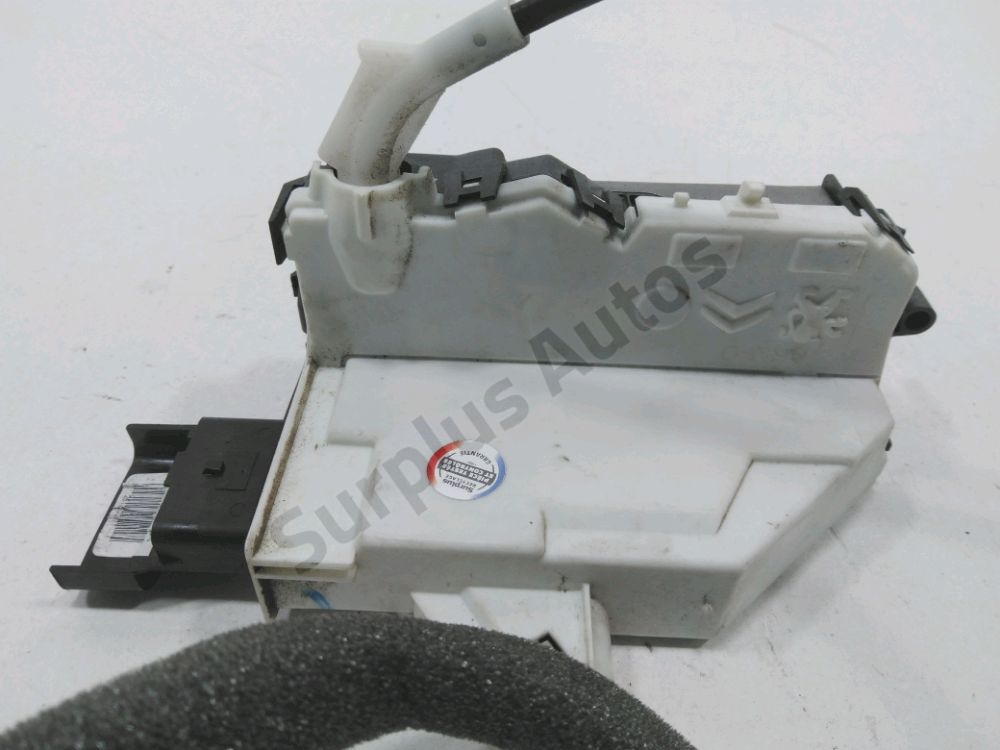 Serrure de porte avant droite