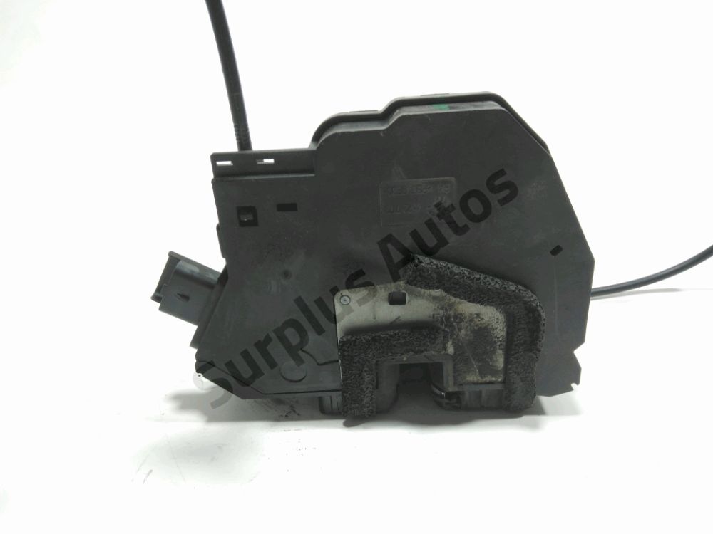 Serrure de porte avant droite