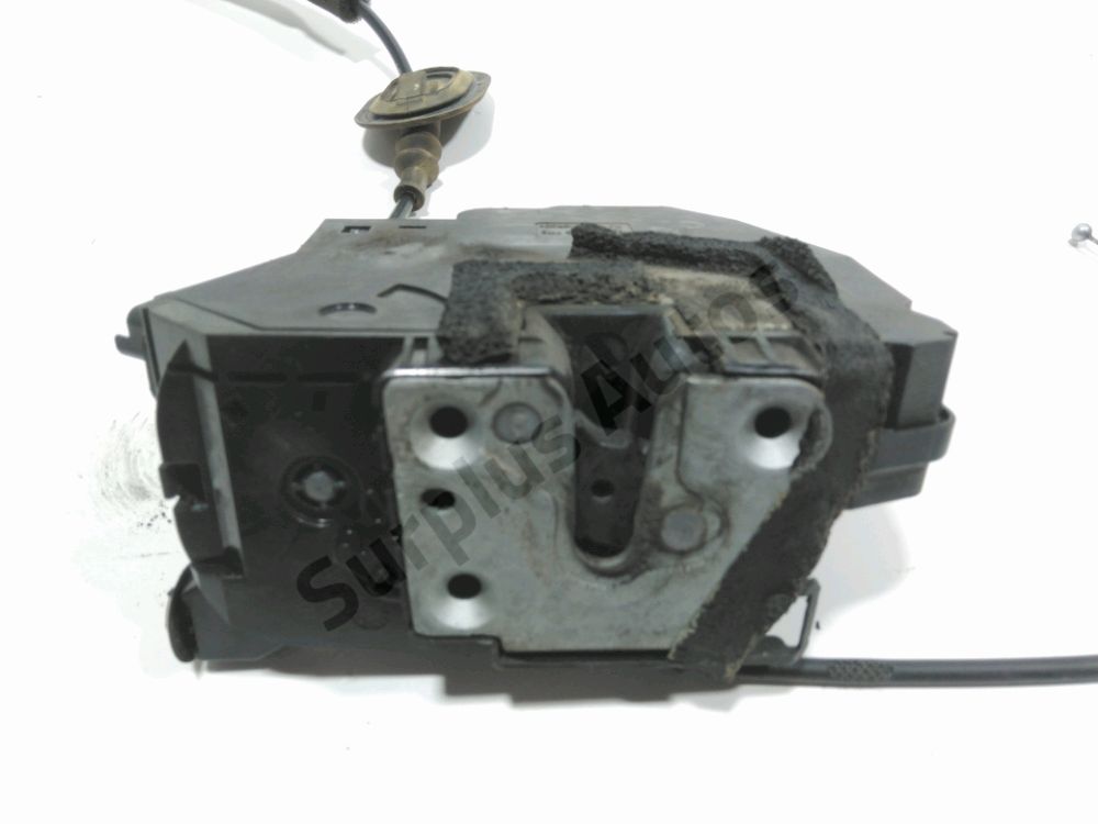 Serrure de porte avant droite