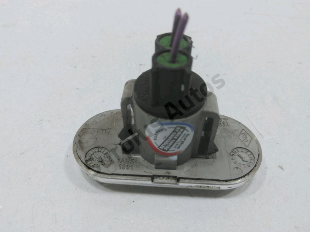 Répétiteur d'aile droit