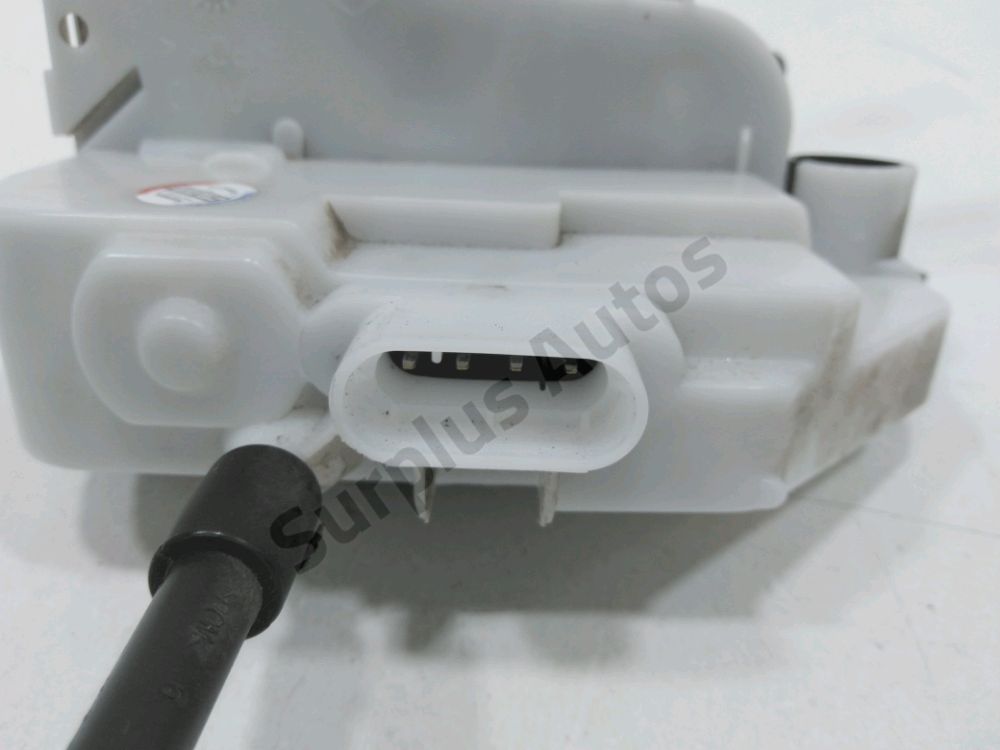 Serrure de porte avant droite