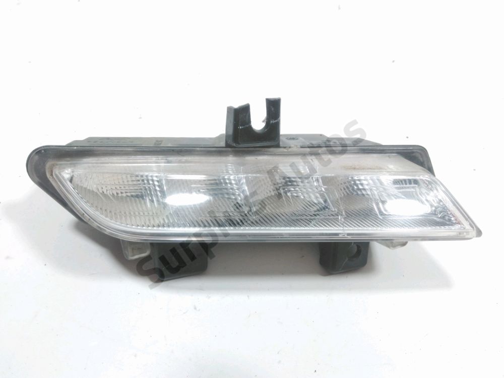 Feu diurne avant droit