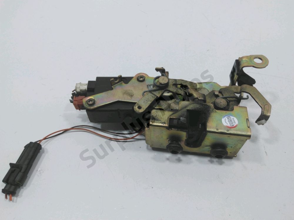 Serrure de porte avant droite