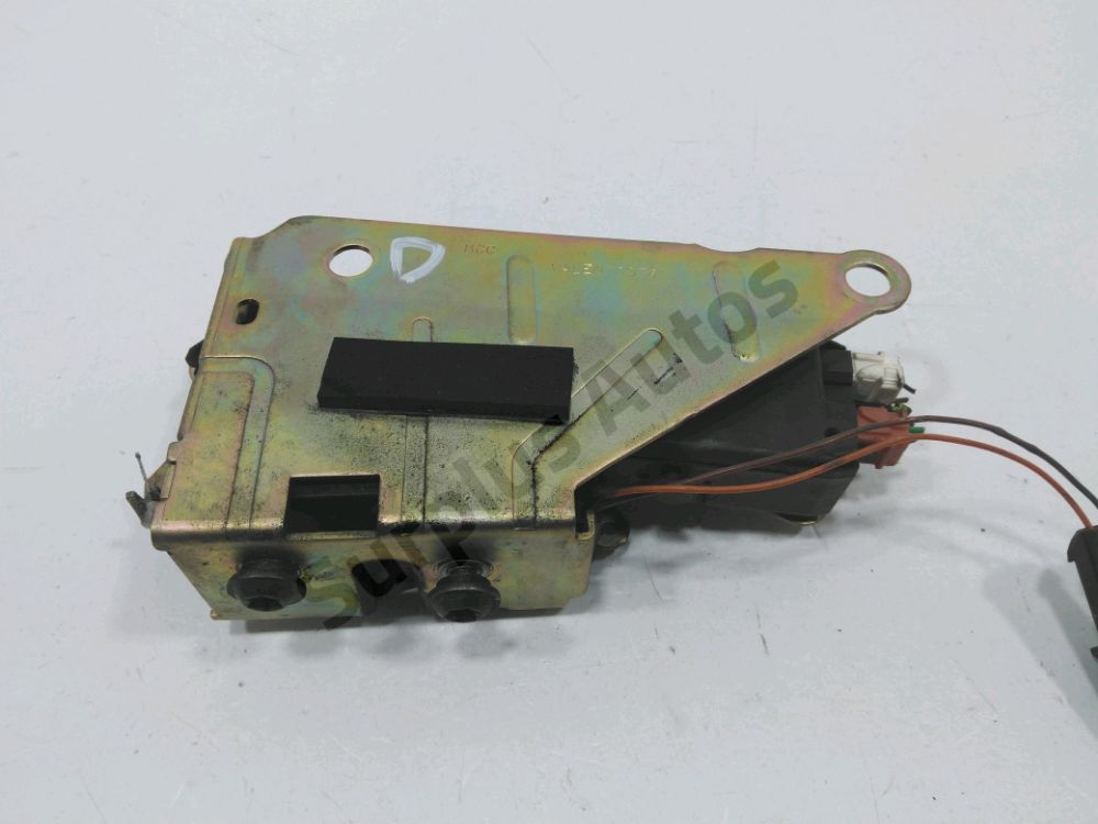 Serrure de porte avant droite