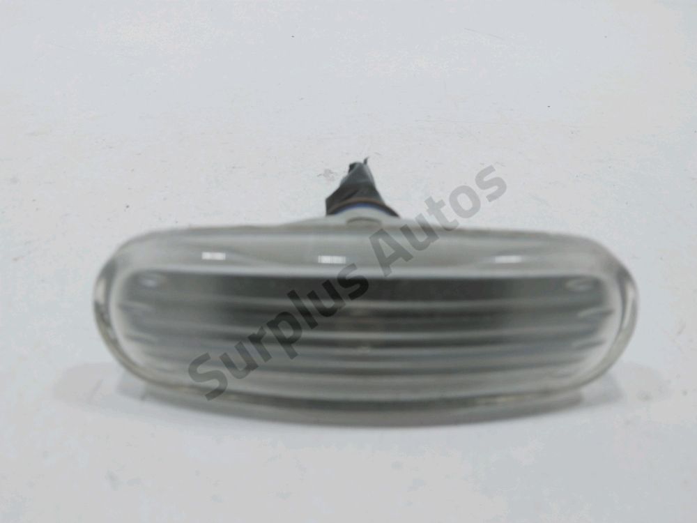 Repetiteur d'aile droit