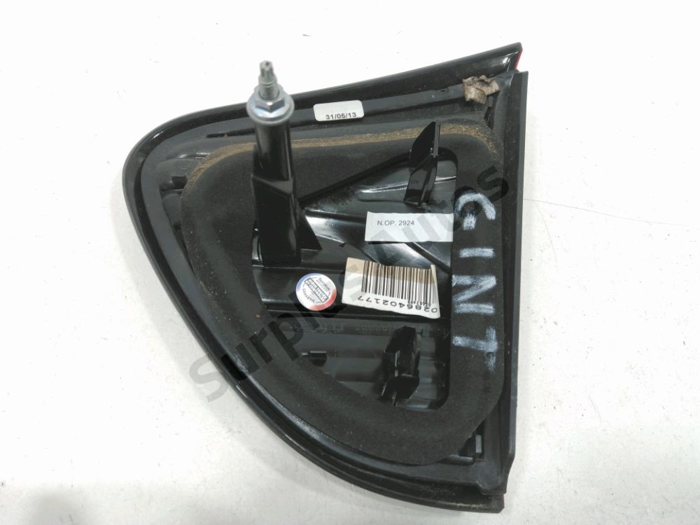 Feu arrière intérieur gauche