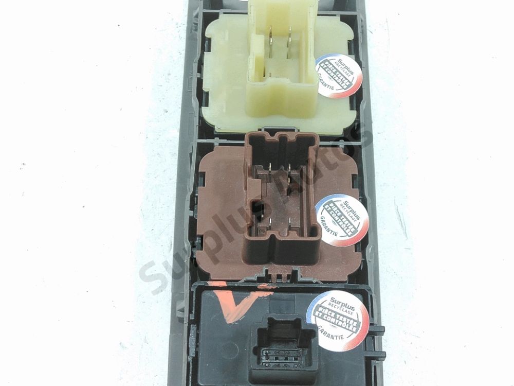 Commande lève-vitre avant gauche