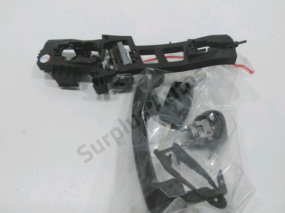 Poignee exterieure avant gauche