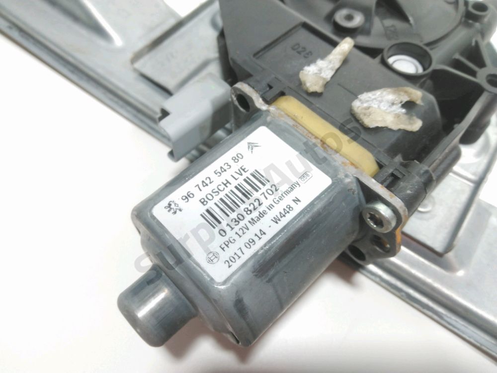 Lève-vitre électrique avant droit