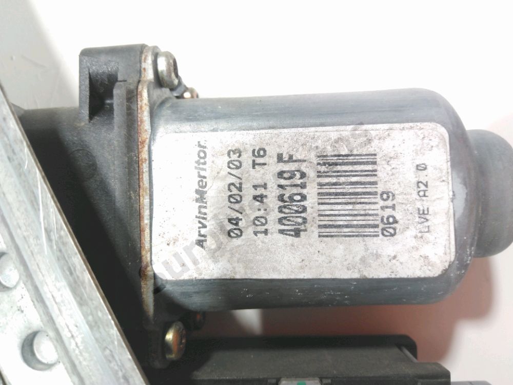 Lève-vitre électrique avant gauche