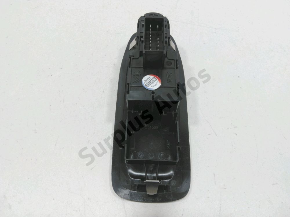 Commande lève-vitre avant gauche