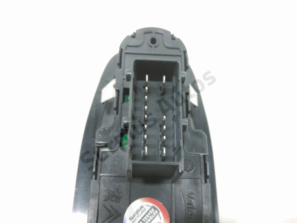 Commande lève-vitre avant gauche