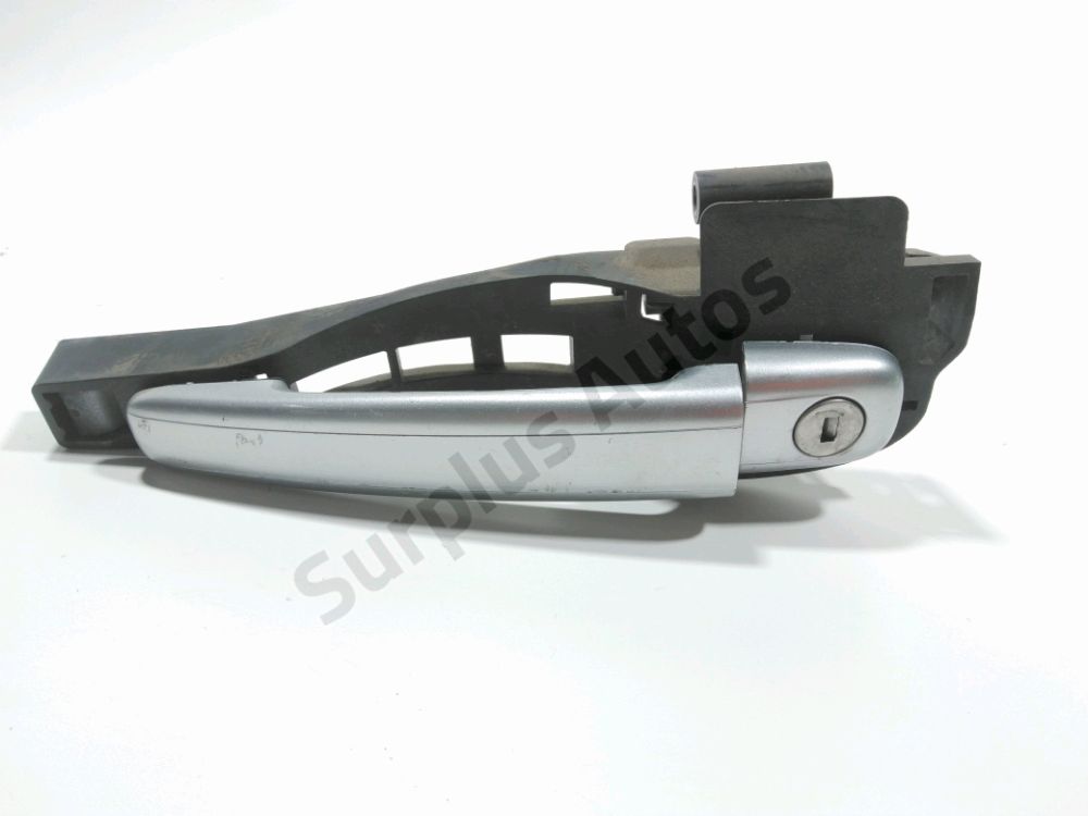 Poignée extérieure avant gauche