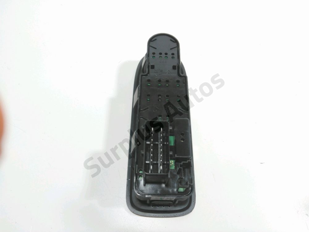 Commande lève-vitre avant gauche