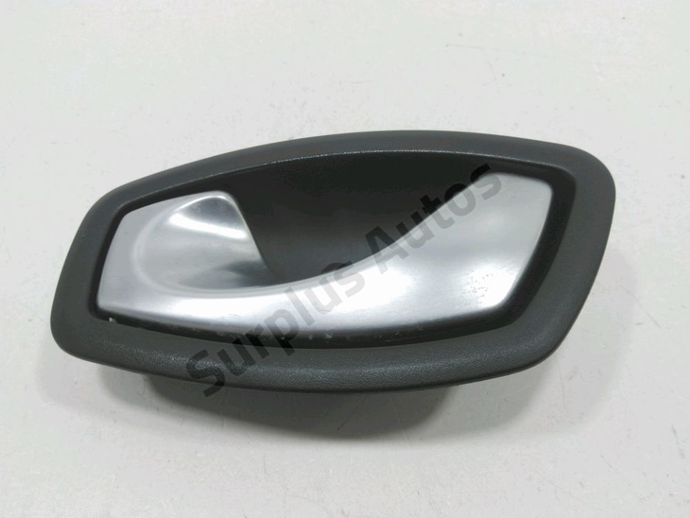 Poignee interieure porte avant gauche