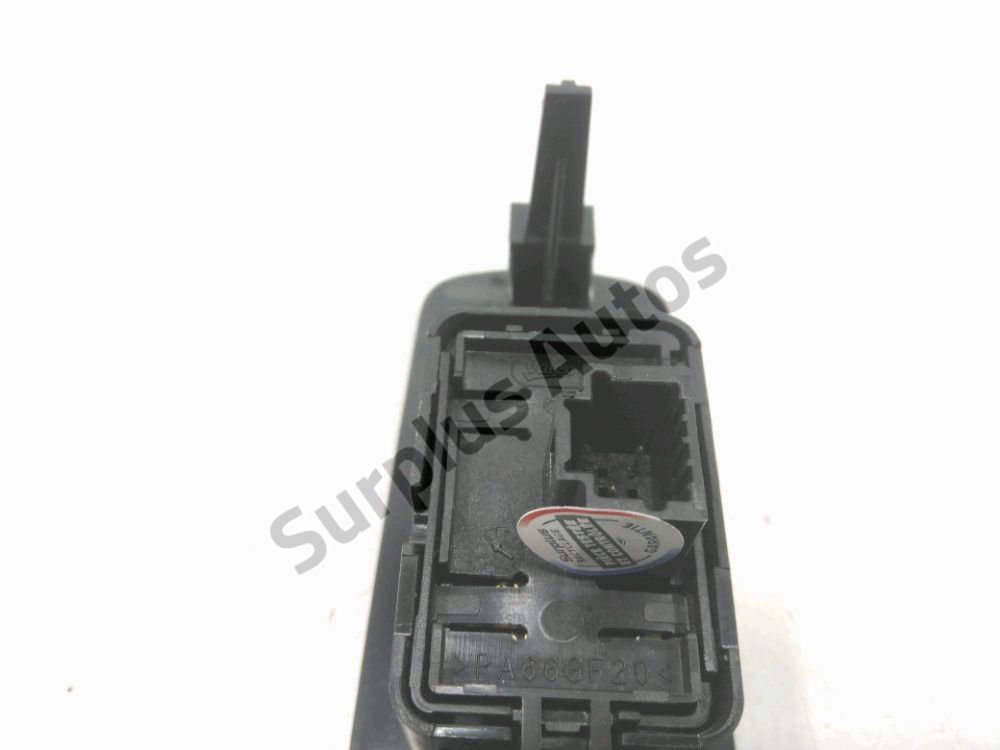 Commande lève-vitre arrière gauche