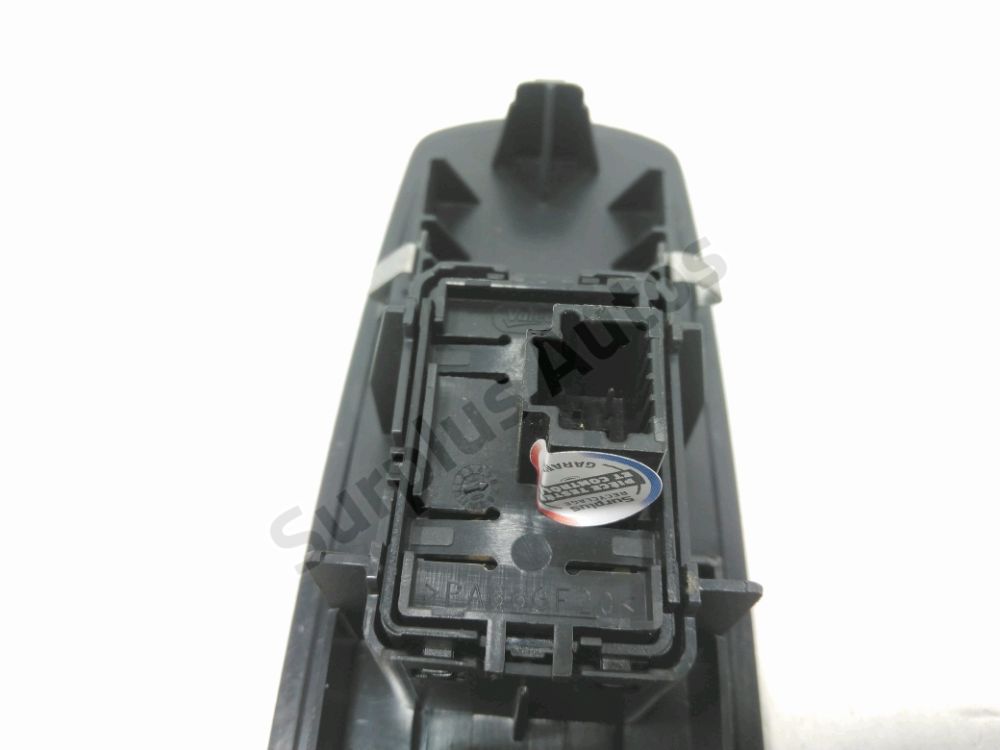 Commande lève-vitre avant droit