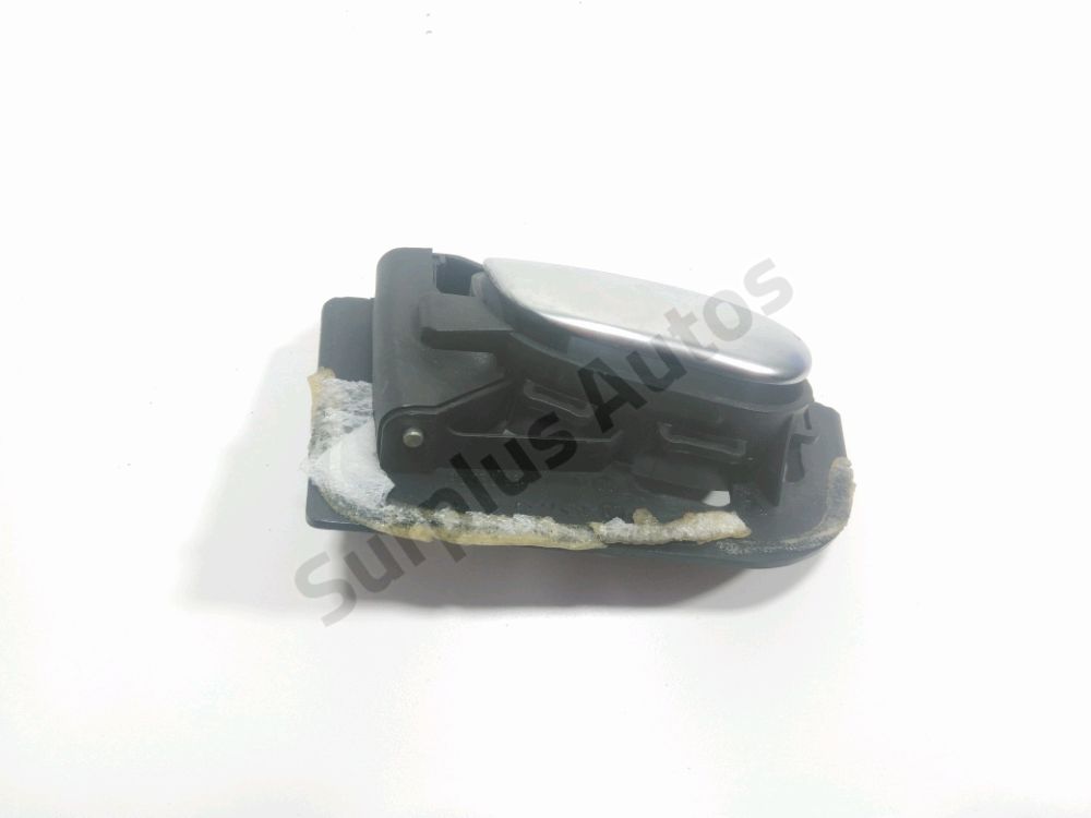 Poignee interieure porte avant gauche