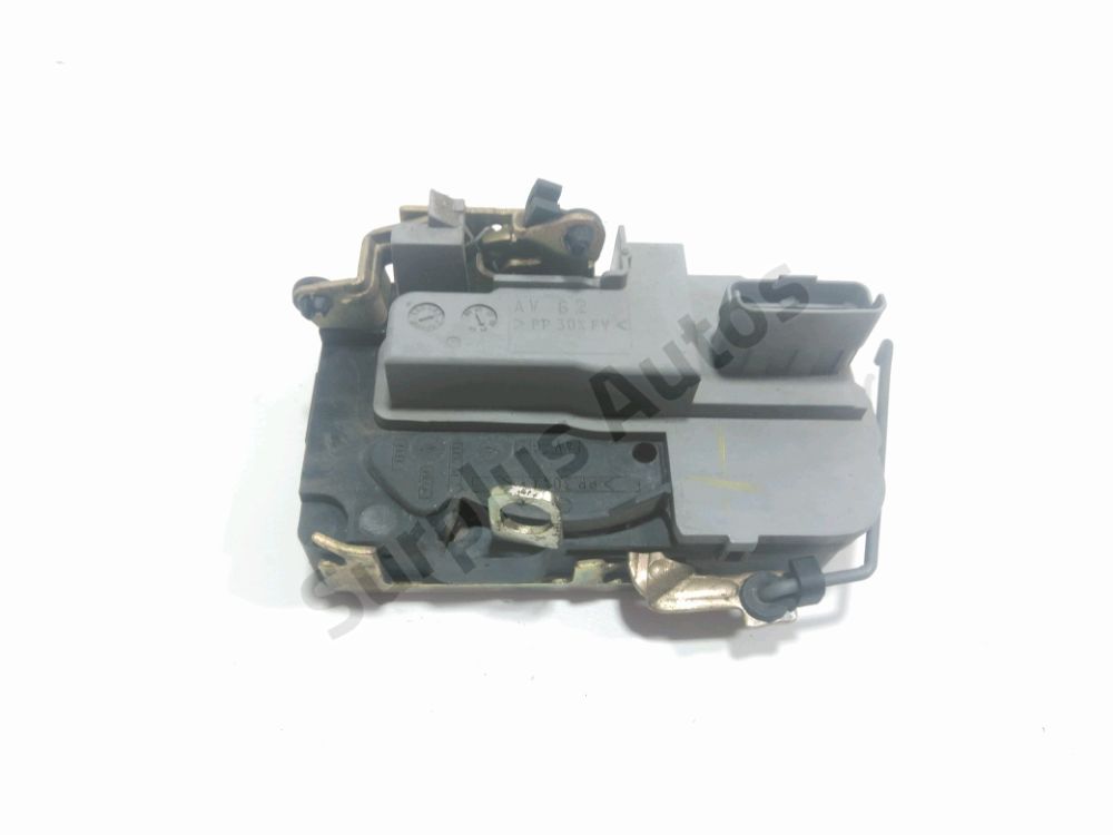 Serrure de porte avant droite