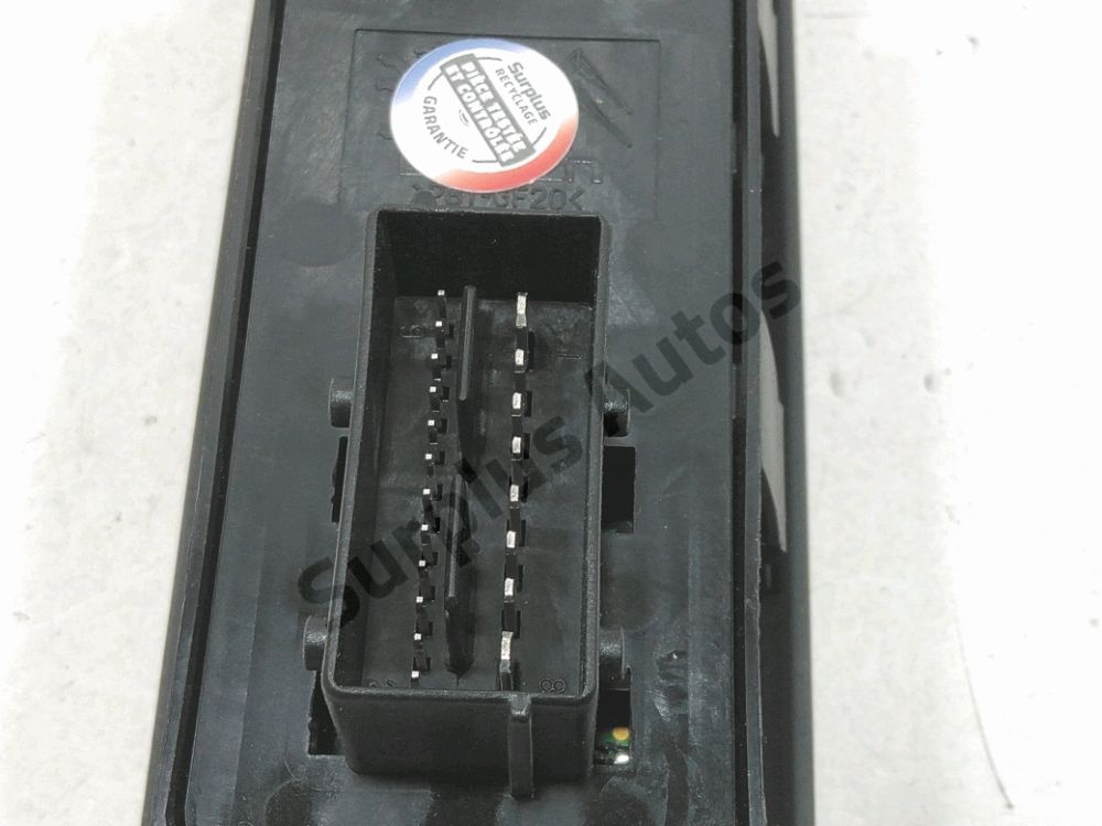 Commande lève-vitre avant gauche