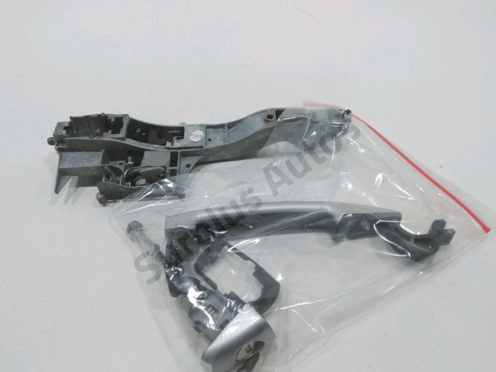 Poignée extérieure avant gauche