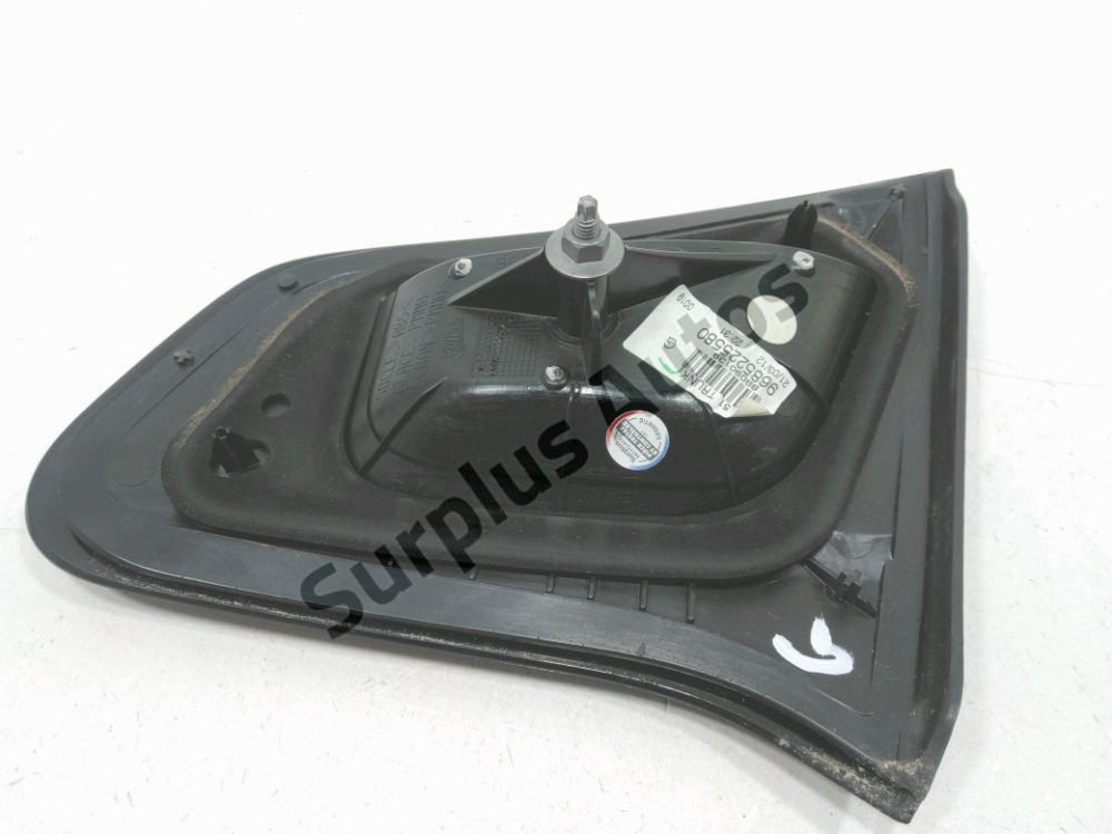 Feu arrière intérieur gauche