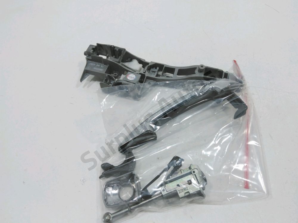 Poignée extérieure avant gauche