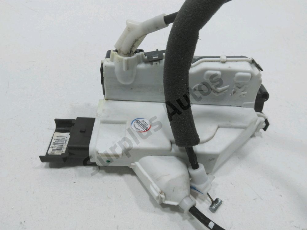 Serrure de porte avant droite