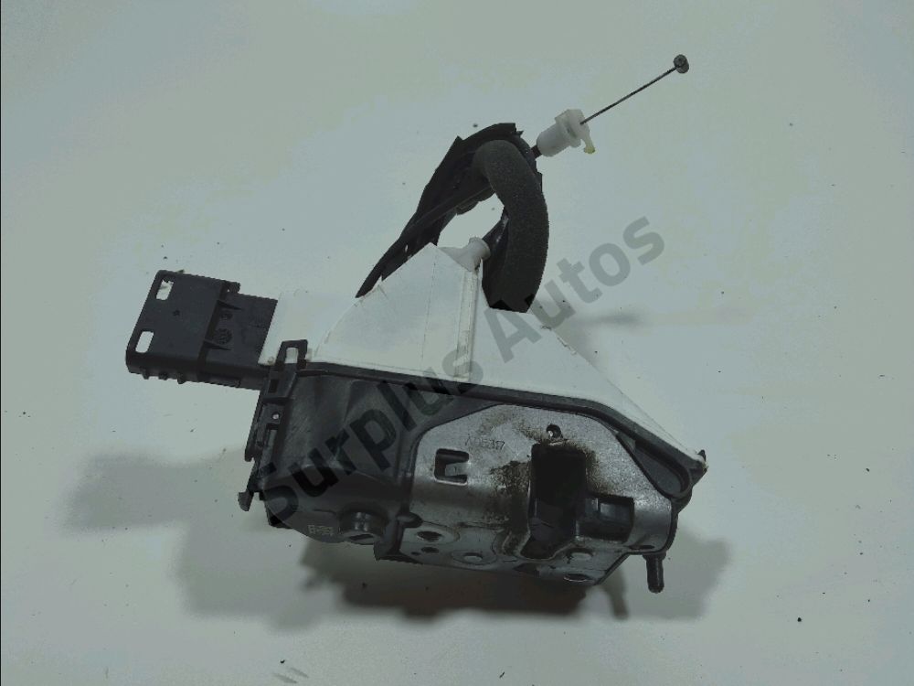 Serrure de porte avant droite