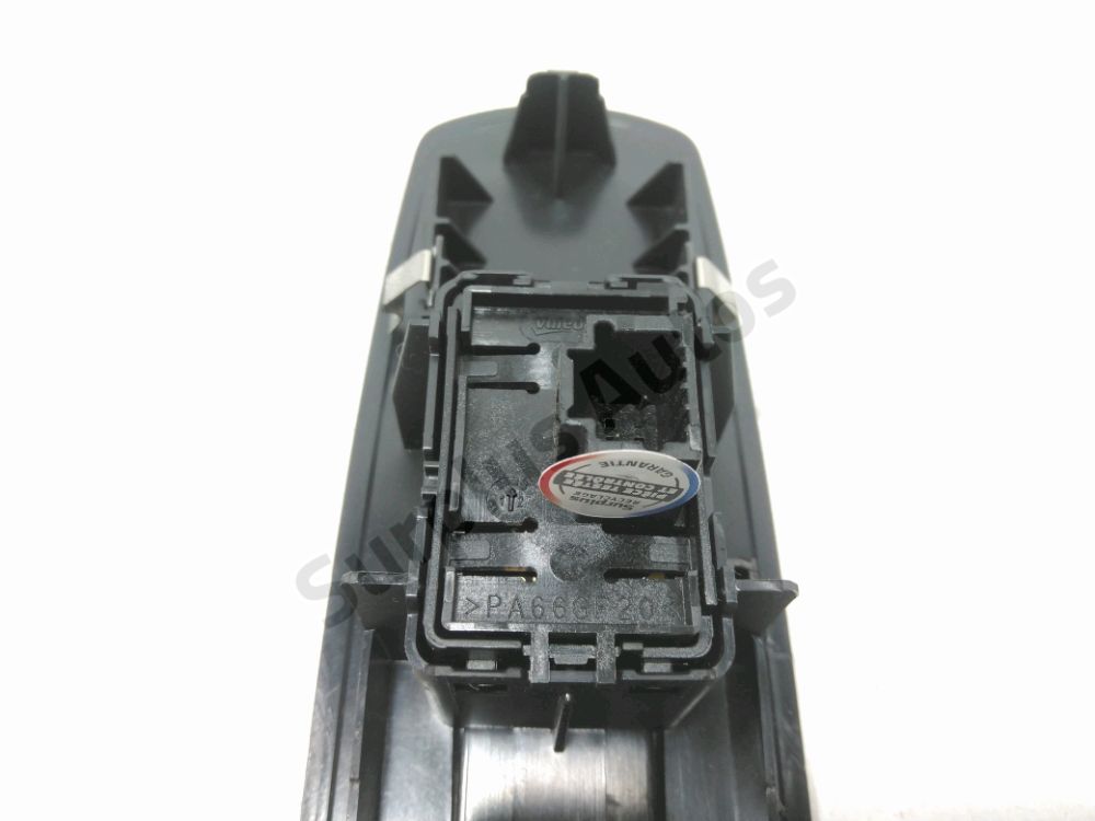 Commande lève-vitre avant droit